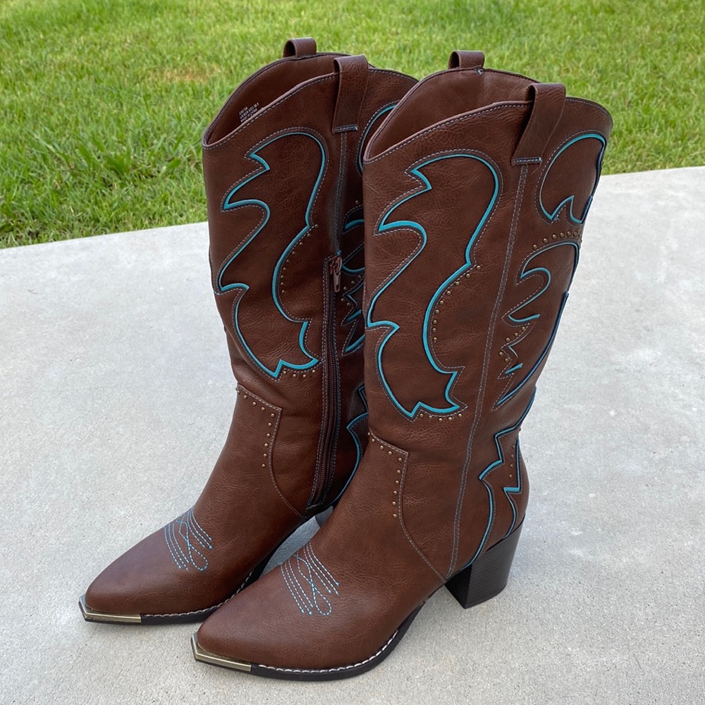 Beautiful heeled cowboy boot